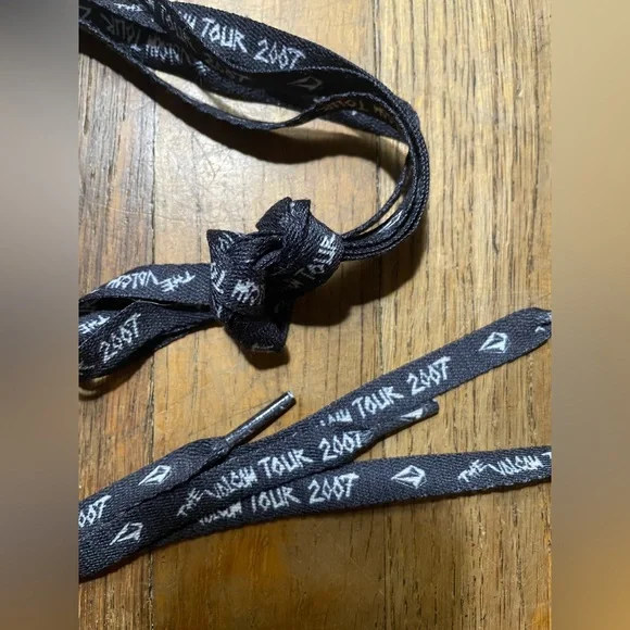 NWOT Vintage The Volcom Tour 2007 Shoelaces - Picture 5 of 8